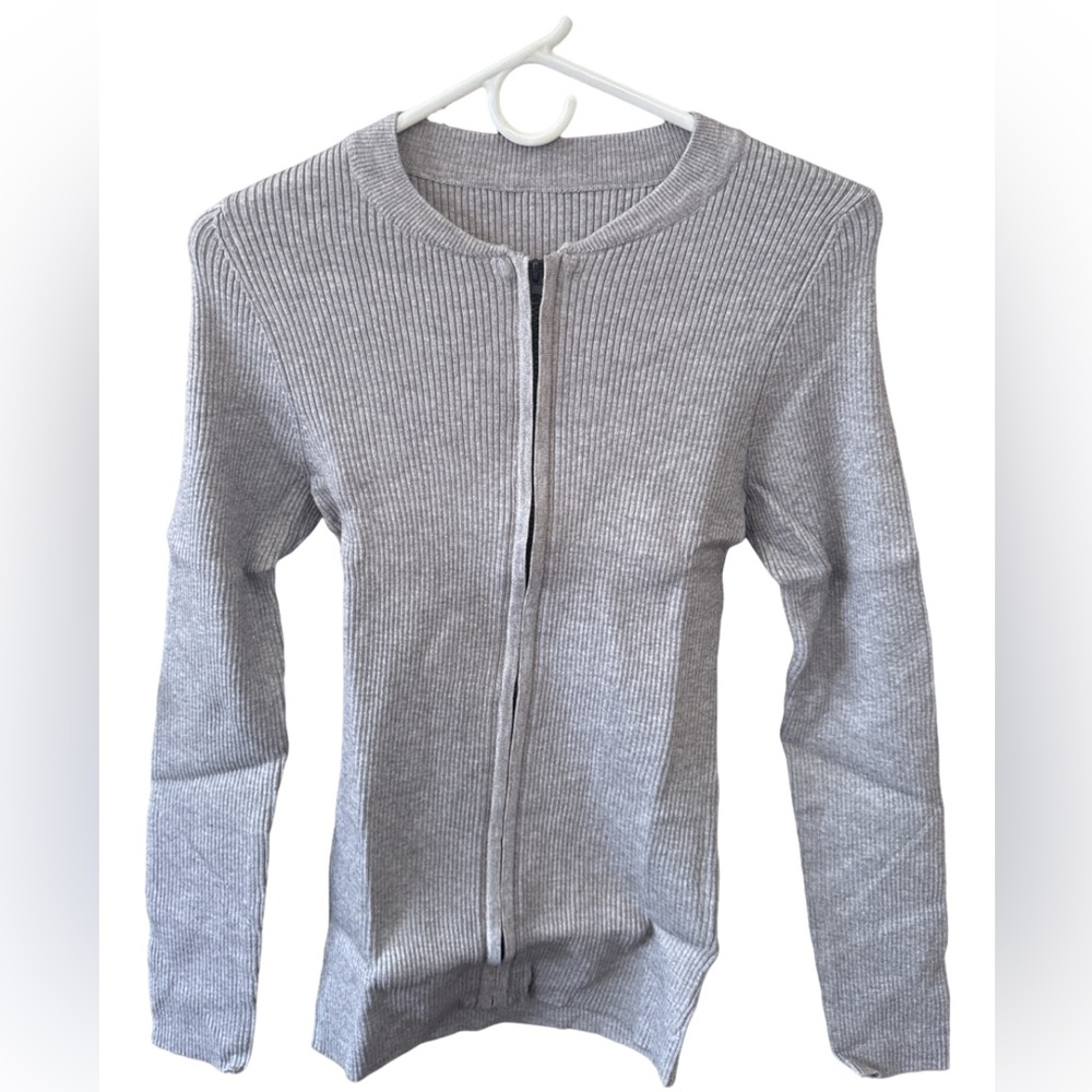 Womens Fitted Cardigan Sweater. Grey size medium